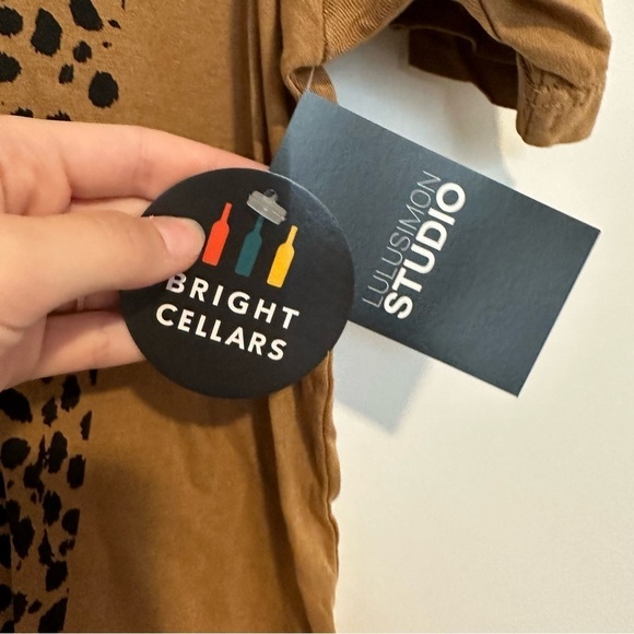 New lulusimonstudio wine just in time cheetah neutral tee - Picture 4 of 5